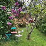 Maison De Paille Bed and Breakfast