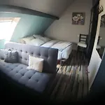 Maison De Paille Bed and Breakfast *